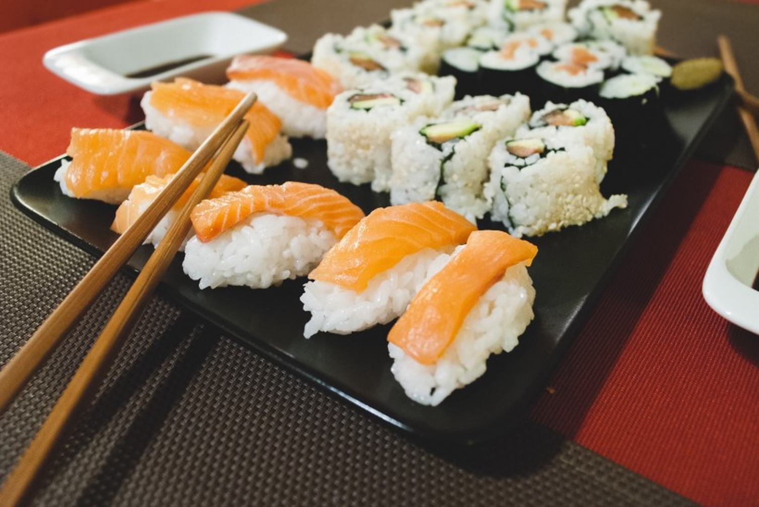 让人回味无穷美味可口的寿司高清图片