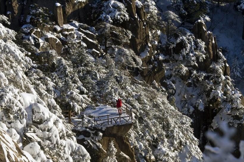 被大雪覆盖的黄山唯美壮观自然风景图片