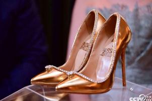 世界上最贵的鞋子多少钱 1.2亿人民币/金黄色并有238颗钻石点缀