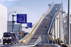 世界上最陡的桥 日本江岛大桥就像坐过山车一样刺激