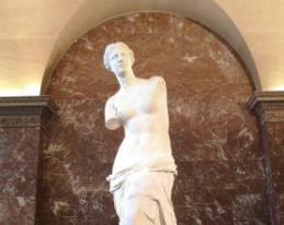 希腊女神维纳斯断臂之谜 战争中雕塑无意被砍断双臂