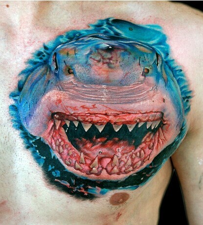 男生胸部超个性霸气鲨鱼纹身