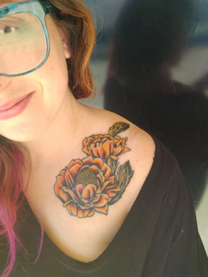 女生锁骨下彩绘水彩素描创意唯美花朵纹身图片