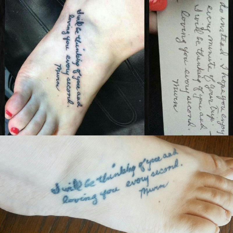 女生脚背上花体英文纹身图片花体英文纹身