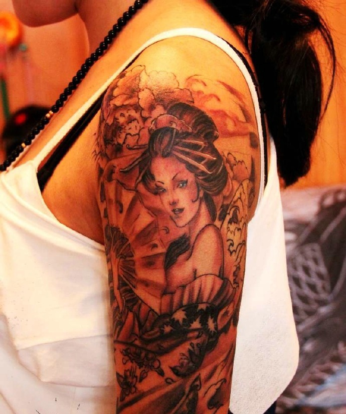 花臂经典传统花妓纹身图案