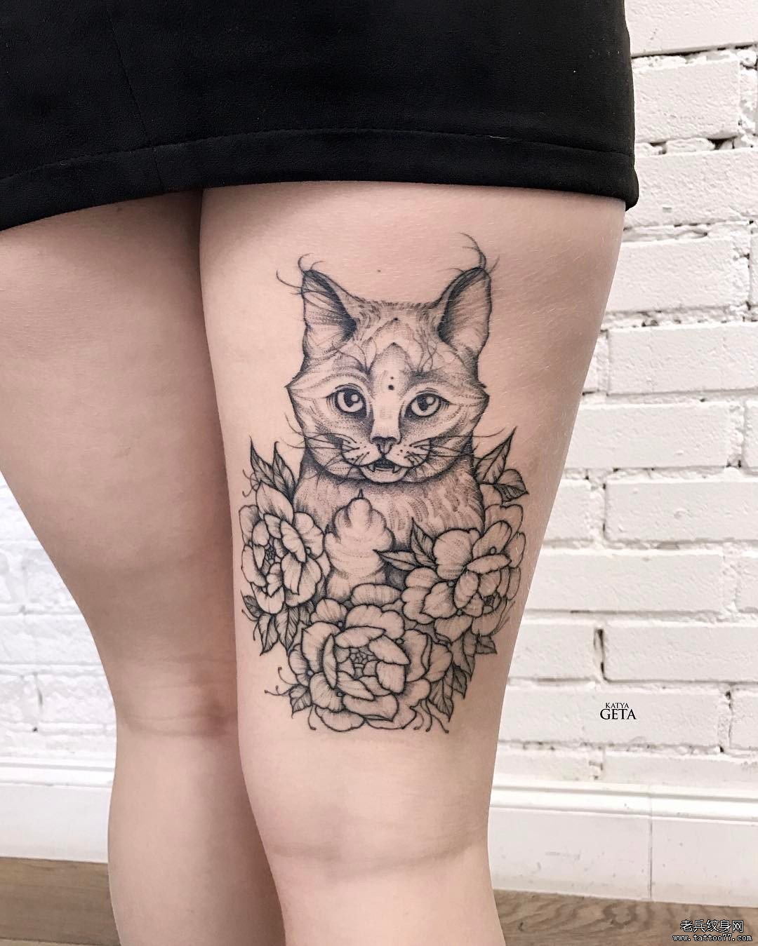 大腿性感欧美猫花卉纹身图案