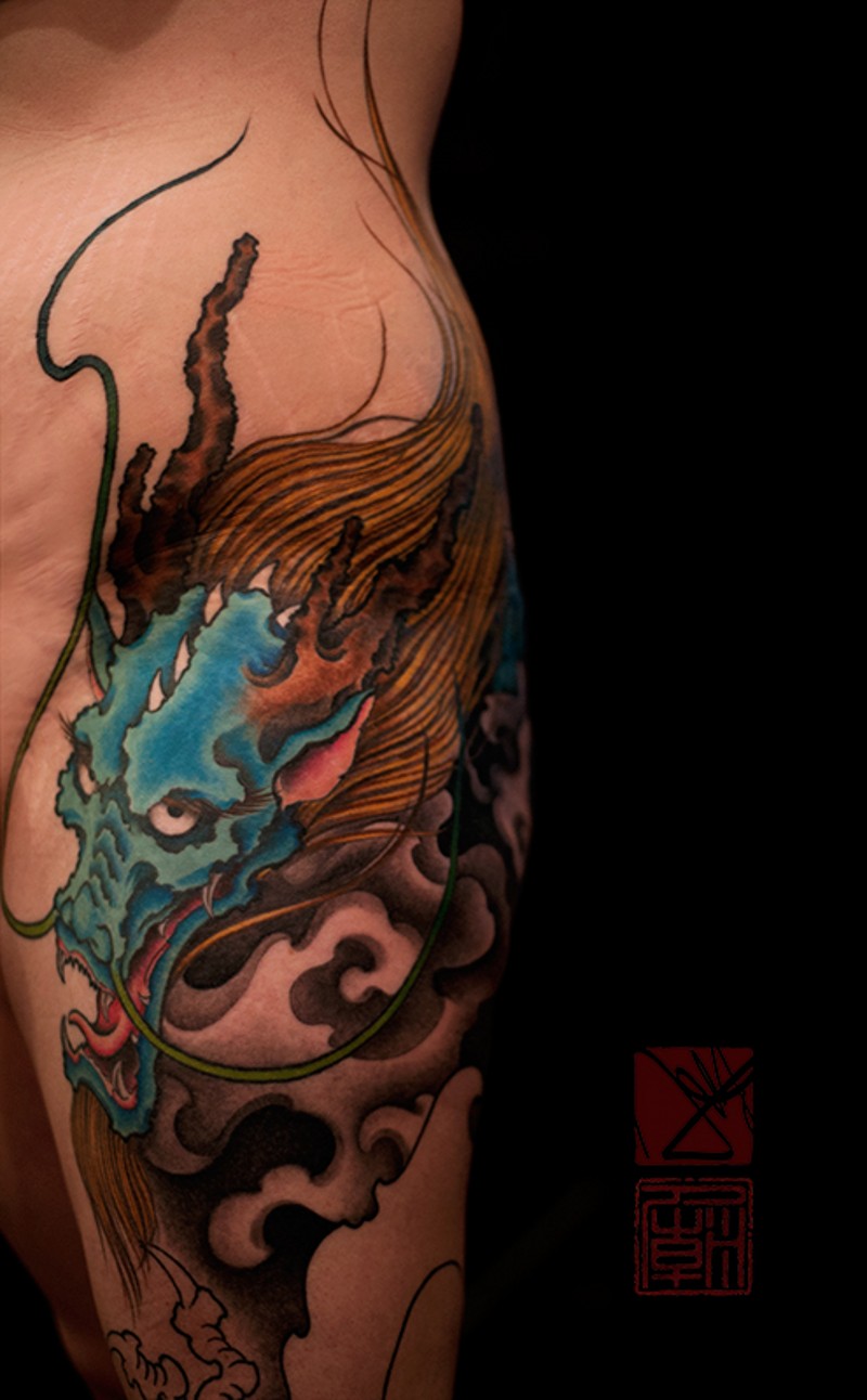 大腿水彩风格亚洲传统龙纹身图案