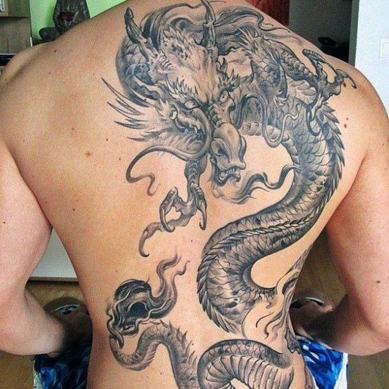 背部日式黑灰幻想龙个性纹身图案