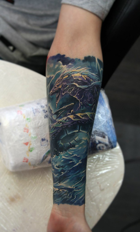 手臂霸气的海龙彩绘纹身图案