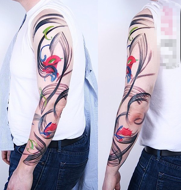 男生手臂上彩绘水彩创意花纹花臂纹身图片