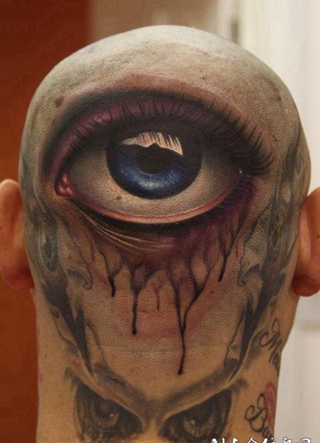 恐怖眼球图案欣赏 男生头部后面纹身