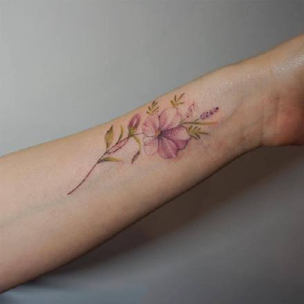 女生小臂小清新的9款花朵纹身图案3