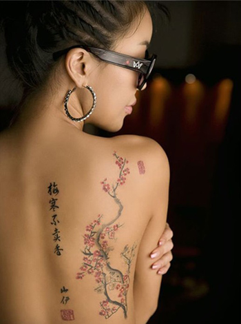 美女中国风梅花纹身图案
