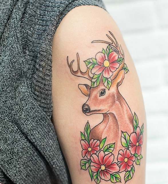 小鹿与花朵的个性花臂纹身刺青