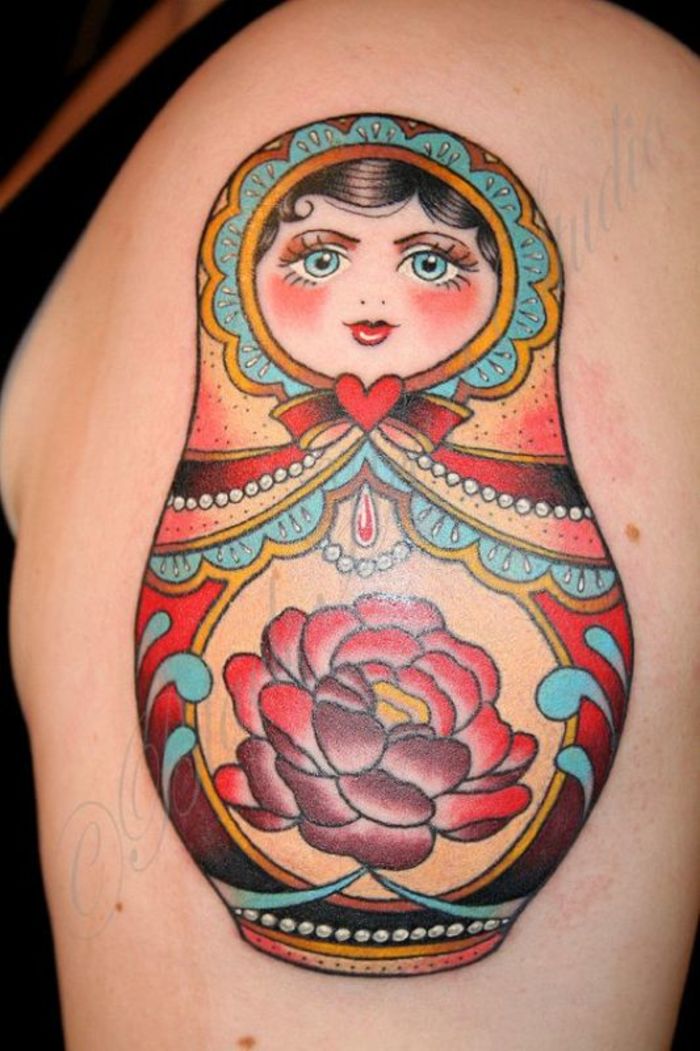 个性酷炫俄罗斯套娃的手臂纹身图案
