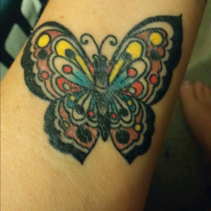 轻捷飘逸的小蝴蝶纹身图案 纹身小蝴蝶图案