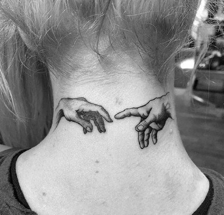 女孩子颈部的小清新纹身图片 女生脖子纹身